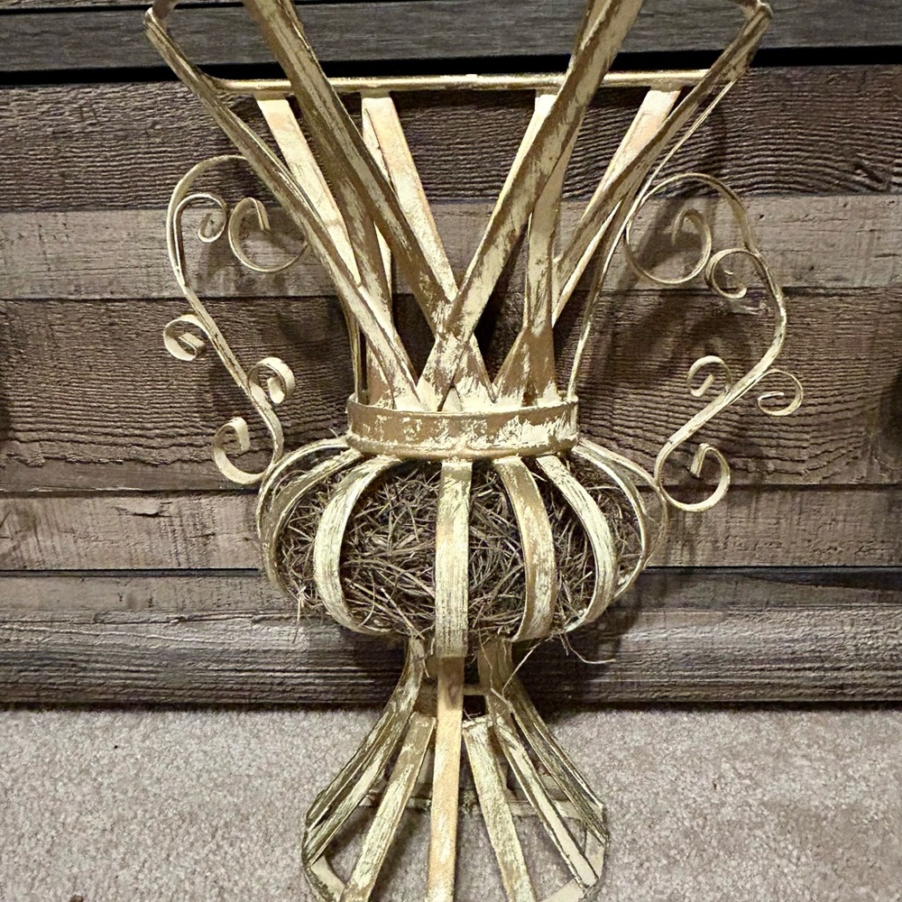 ✨ Vintage Metal Wall Pocket Planter - Picture 2 of 2